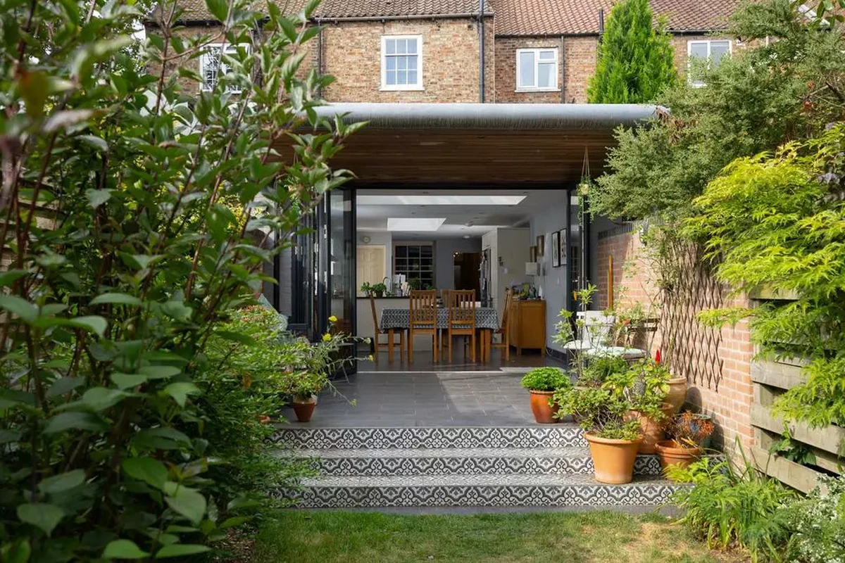 Exterior of modern single-storey rear extension to Grade II listed terrace house, York